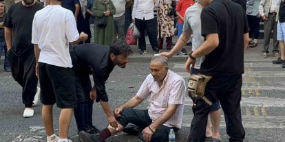 Yaya geçidinde yaşlı adama çarpan motosiklet sürücüsünden şok sözler: "Öğretmenleri böyle mi öğretiyor bunlara?"