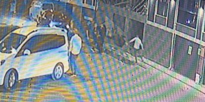 Araç ticareti silahlı kavgaya döndü... O anlar kamerada