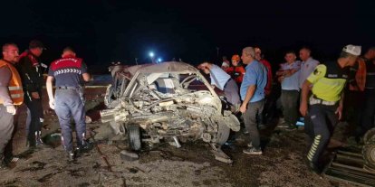 Karaman’da iki otomobilin kafa kafaya çarpıştı: 1 ölü, 1 yaralı