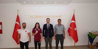 Şampiyon Elvira’ya tebrik