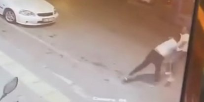 Sözlü tartışma büyüdü, yumruklar havada uçuştu