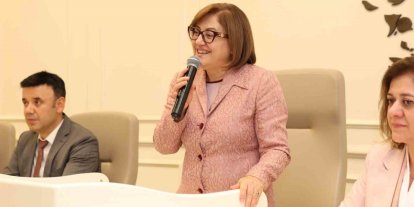 Şahin, gönül coğrafyası Bosna Hersek’i gezen gençleri ağırladı