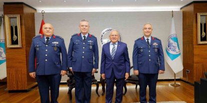 Başkan Büyükkılıç, Kayseri’nin yeni atanan komutanlarını ağırladı