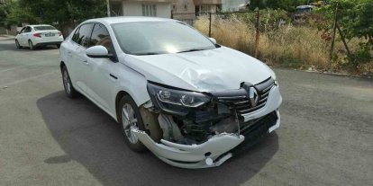 Motosiklet ile otomobil çarpıştı: 2 yaralı