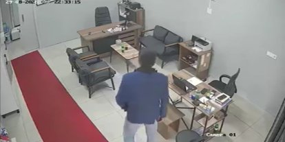 Cep telefonu hırsızlığı kameraya takıldı