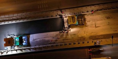 Yahya Kaptan Köprüsü’ne gece mesaisiyle 611 ton asfalt serildi