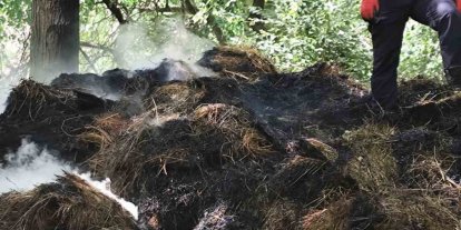 Hakkâri’de 400 balya ot yanarak kullanılamaz hale geldi