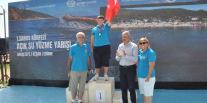 Saros Körfezi’nde Zafer Bayramı’na özel yüzme yarışmasında 200’ü aşkın sporcu kulaç attı