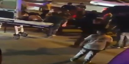 Yolun karşısına geçerken otomobil çarptı: 1’i ağır 2 yaralı