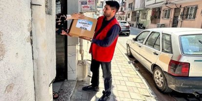 Efeler’de ihtiyaç sahibi ailelere gıda desteği