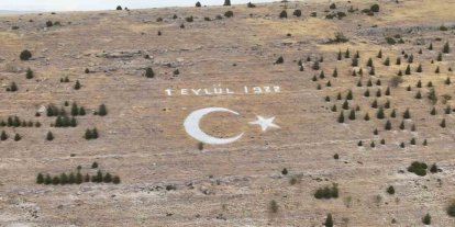 Seyitgazi Avdar bayırındaki dev ay yıldız için bakım ve boyama çalışması