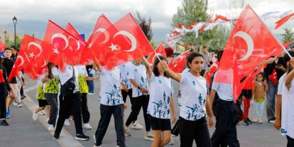 Başkan Büyükkılıç, gençlerin coşkusuna ortak oldu