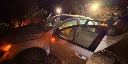 Refüje uçan otomobildeki 3 kişi yaralandı