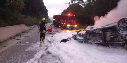 Bolu’da devrilen otomobil alev aldı: Sürücü yaralı