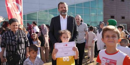 600 çocuk Gürsu’da yüzmeyi öğrendi