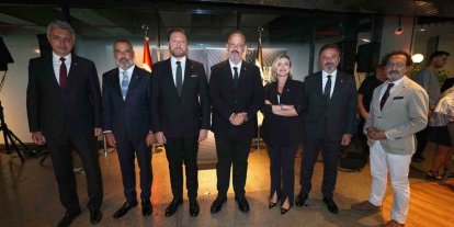 Beşiktaş Yönetim Kurulu Üyeleri, BJK-Kabataş Vakfı Okulları’nın öğretmenlerini Tüpraş Stadyumu’nda ağırladı