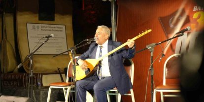 Bayburt’ta aşıklar ’Zafer Bayramı’ anısına türküler söyledi