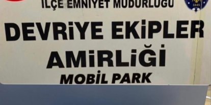 Küçükçekmece’de şüphe üzerine durdurulan araçtan silah ve çakar sistemi çıktı