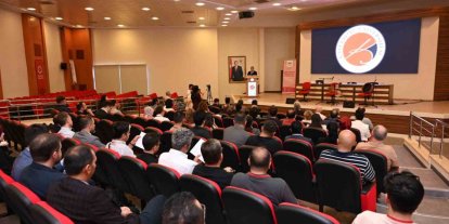 Farklı ülke ve şehirlerden akademisyenlerin katıldığı sempozyumda tarih eğitimi masaya yatırıldı