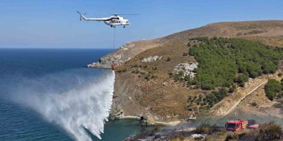 Rüzgarın etkisiyle büyüyen yangına havadan müdahale edildi
