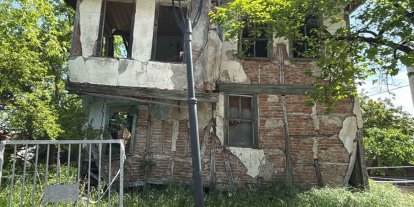 Gölcük’te 2 metruk bina daha yıkıldı