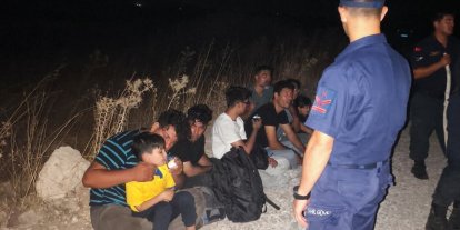 Yardım çağrısı yapan göçmenlerin imdadına ekipler yetişti
