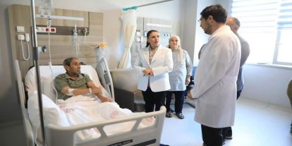 Vali Arslan Kıbrıs Gazisini hastanede ziyaret etti