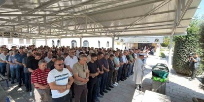 Düzceli gazetecinin annesi son yolculuğuna uğurlandı