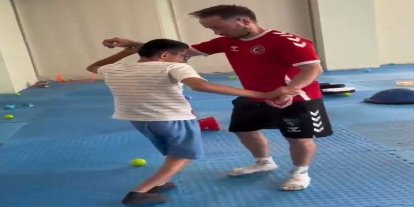 Körfez’in özel sporcularından zafer pozu