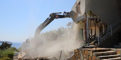 Bodrum’da kaçak yapılarda yıkım çalışmaları sürüyor