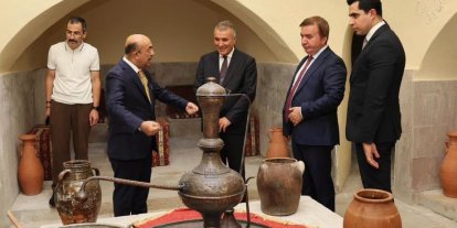 Vali Aydoğdu, Kemah’ta esnaf ve vatandaşlarla bir araya geldi