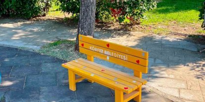 Çocuklar için parklara özel oturma grupları yerleştiriliyor