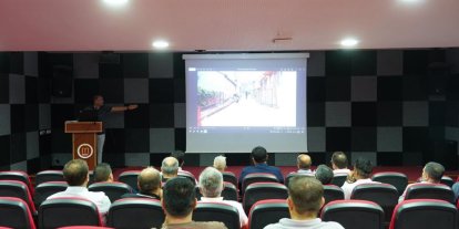 Bilecik’te müteahhitlerin talep ve görüşlerini dinledi