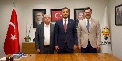 Üsküdar’da 4 CHP’li meclis üyesi AK Parti’ye katıldı