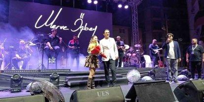 Merve Özbey, Selendi’yi şarkılarıyla coşturdu