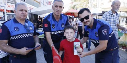Zabıtadan çocuklara güvenli okul yolu uyarısı