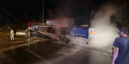 Bilecik’te seyir halindeki tırın lastiği tutuştu
