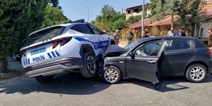 Nazilli’de polis aracı ile otomobil çarpıştı: 2 yaralı