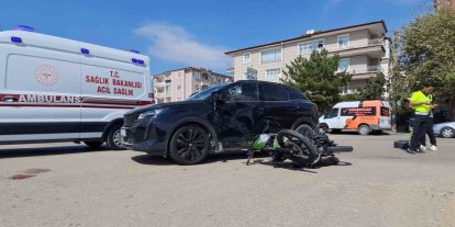 Otomobil ile motosiklet çarpıştı: 1 ağır yaralı