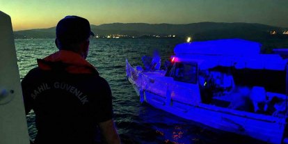 Motor arızası yapan tekne ve içindeki iki kişi kurtarıldı