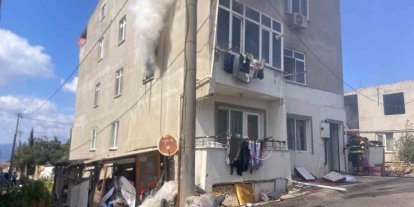 Bandırma’da apartman yangını itfaiye ekiplerince söndürüldü