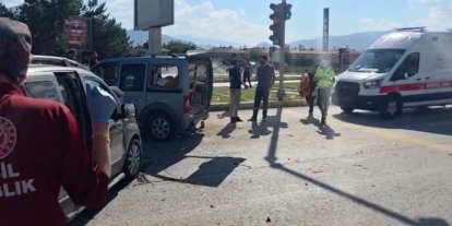 Erzincan’da iki otomobilin çarpıştığı kazada 4 kişi yaralandı