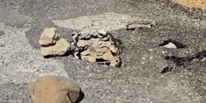 Çüngüş’te bozulan yol tehlike saçıyor