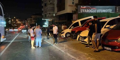 Kontrolden çıkıp savrulan Fiat Tofaş, oto galerideki araçlara çarparak durabildi