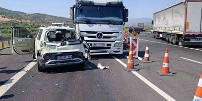 Tır, otomobile arkadan çarptı: 3 yaralı