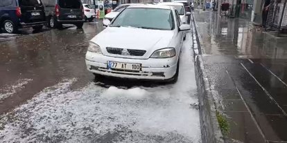 Kars’ta aniden bastıran dolu hayatı olumsuz etkiledi