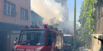 Beyoğlu’nda iki katlı iş yerinde çıkan yangın söndürüldü