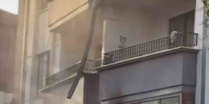Elektrikli araç şarj istasyonunda çıkan yangın daireye sıçradı