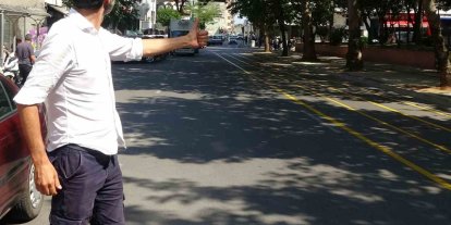 Kimi zaman otostop yaparak kimi zaman bisikletle 133 ülke gezdi