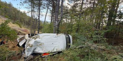 İşçileri taşıyan minibüs, şarampole yuvarlandı: 1 ölü, 4 yaralı
